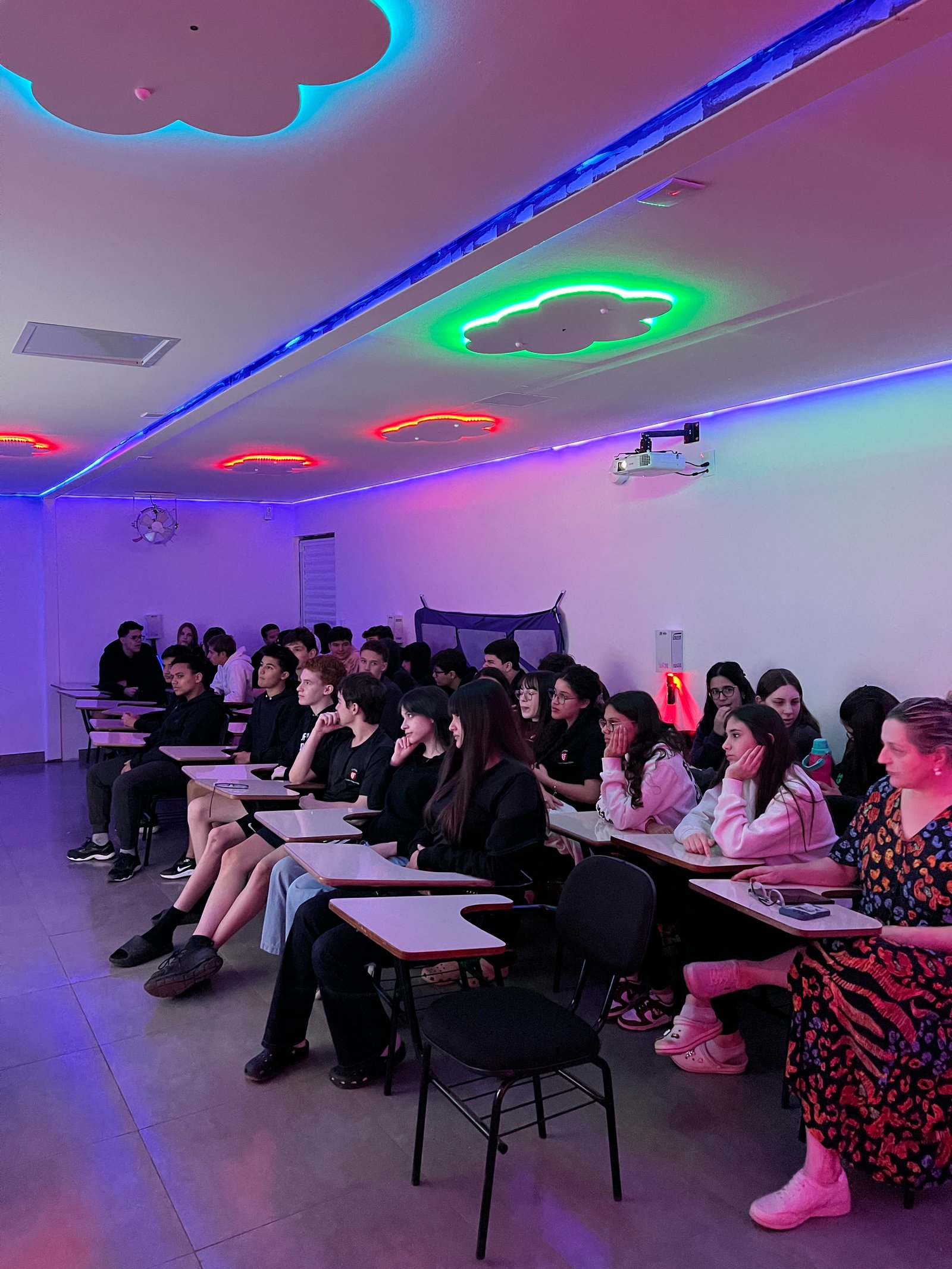 Alunos em atividade especial de sala